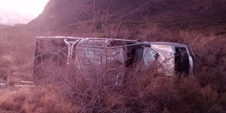 Una camioneta volcó en la Ruta 94 volviendo del Manzano Histórico